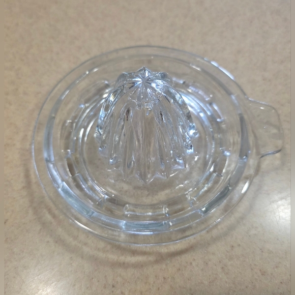 Vintage Citrus Reamer Juicer Clear Glass Tab Handle - Picture 3 of 6